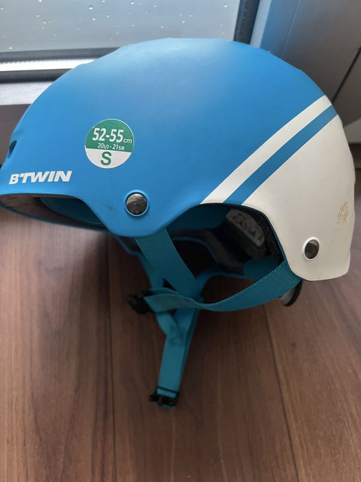 Vendo capacete  crianca  ( neve ou bicicleta )
