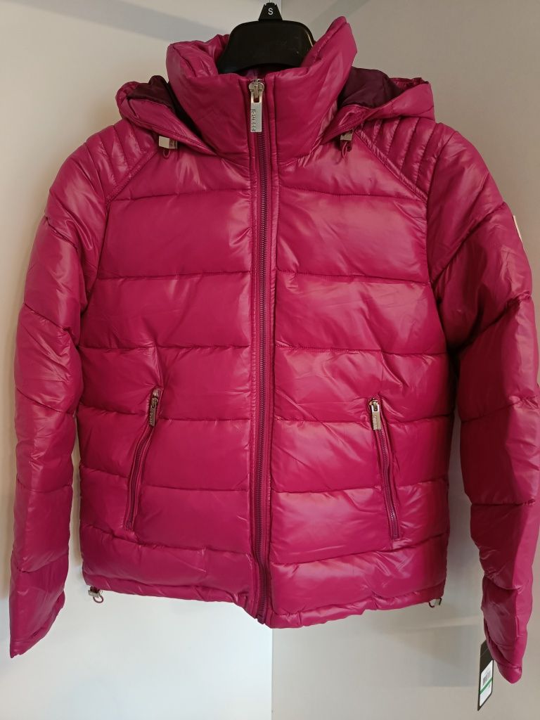 Damska kurtka puchowa w kolorze różu GUESS XS,S,M,L