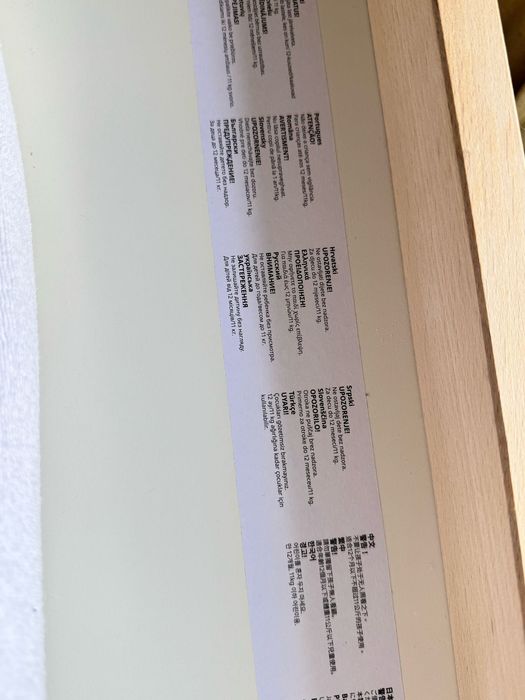 Trocador (muda fraldas) com todos encaixes e parafusos.