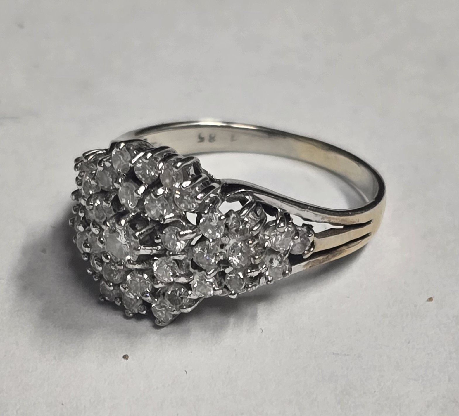 Pierścionek złoty z brylantami 1.0 ct p.585 certyfikat roz.18