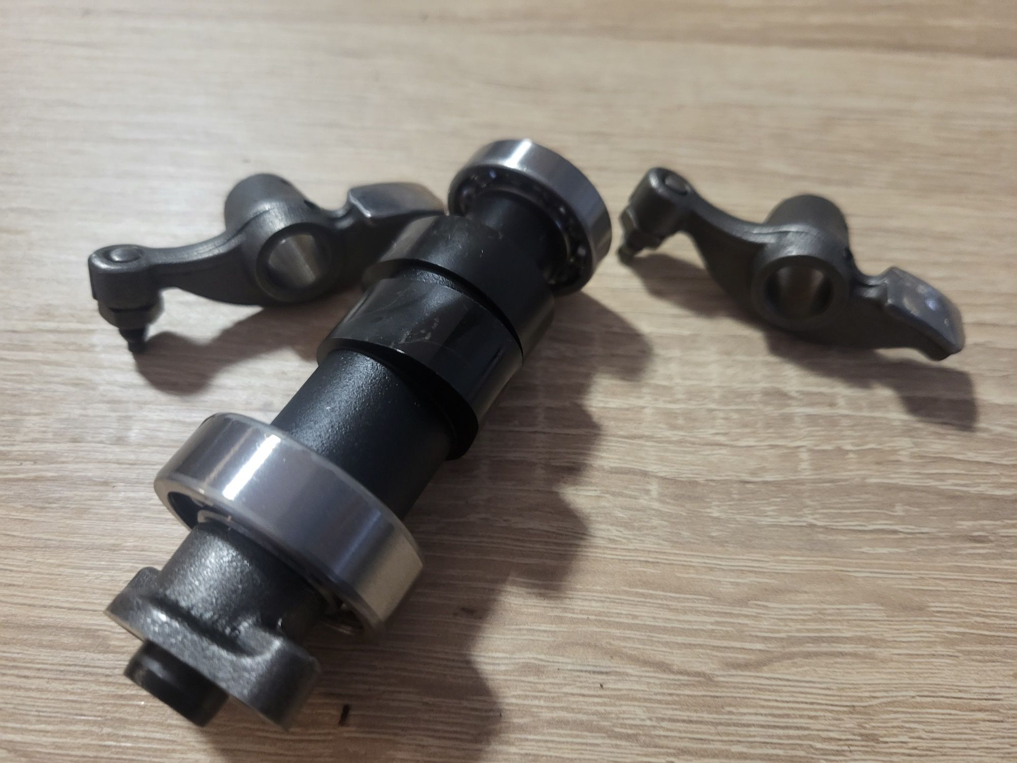 Wałek rozrządu dzwigienki zaworowe honda cbr 125