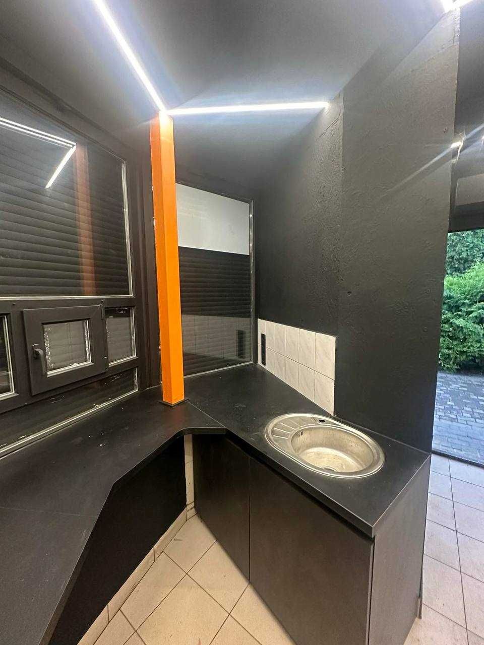 Продаж кіоску з діючим бізнесом в самому центрі