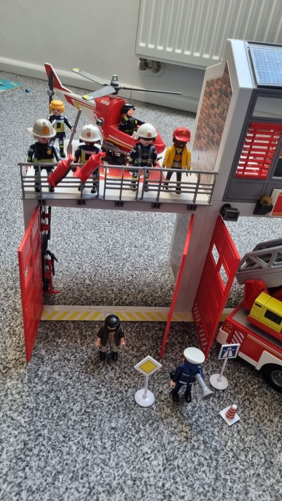 Mega zestaw Remiza strażacka wóz strażacki Playmobil
