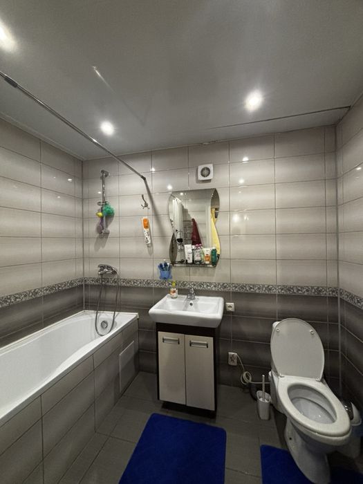 Терміново, 75 кв м, двокімнатна квартира.  вул. Амброса