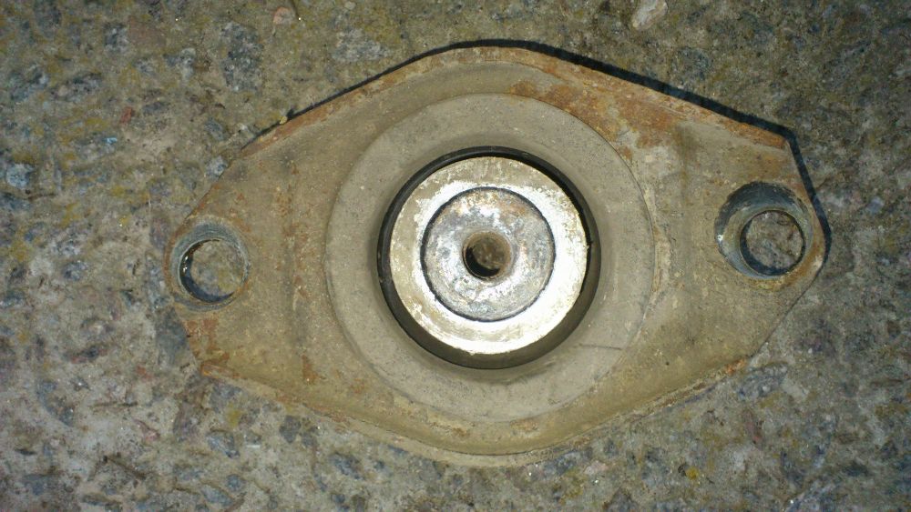 Центральная подушка двигателя Lancia Dedra Fiat Tipo Tempra