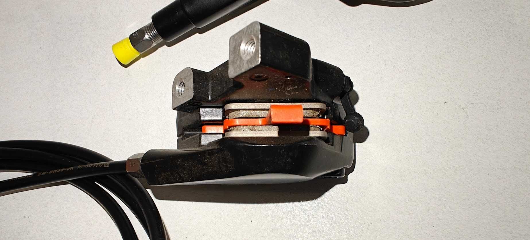 Hamulec tarczowy Shimano BL-MT201/BR-UR300 tylny