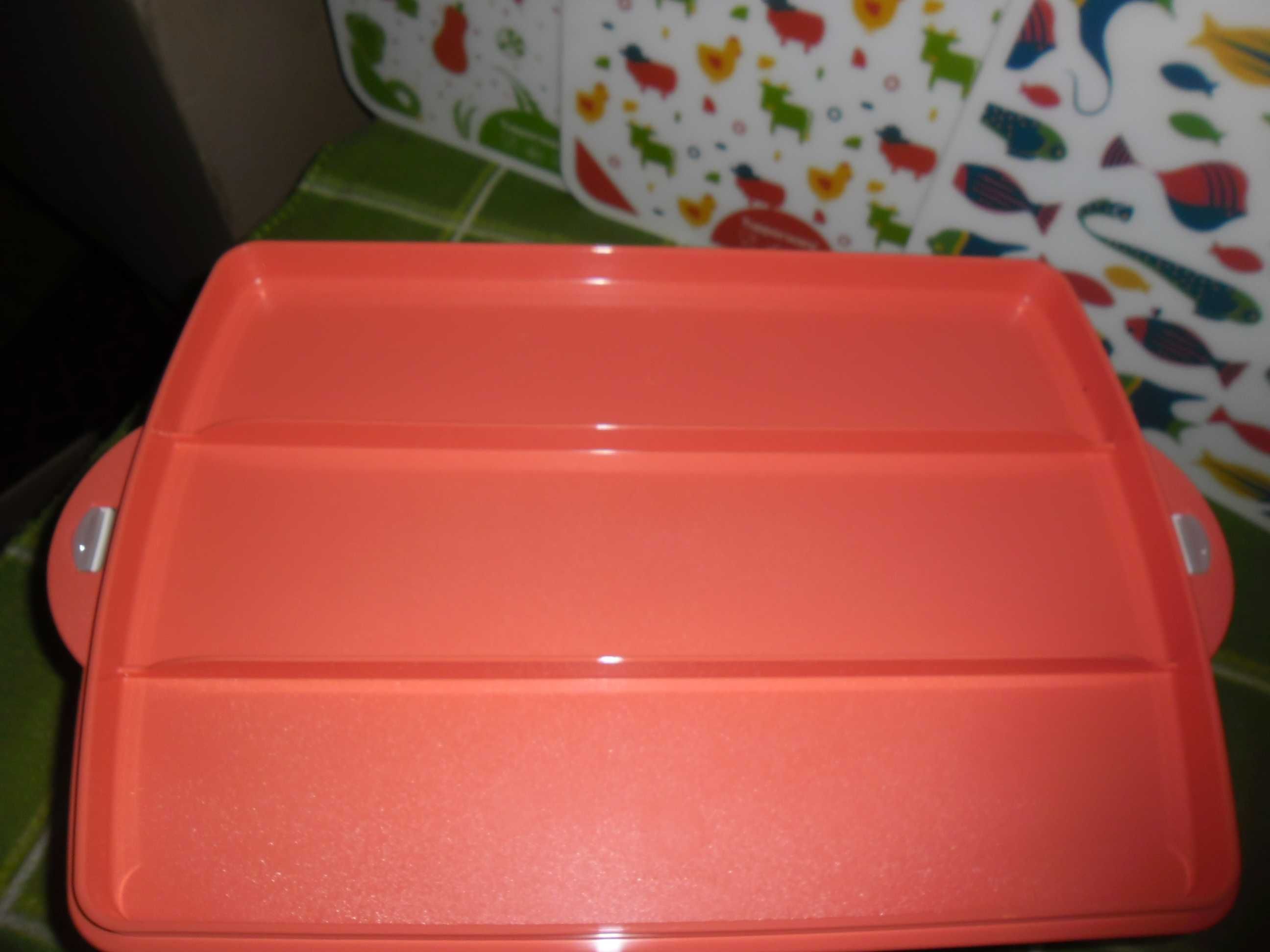 duży nowy pojemnik na ciasto z Tupperware