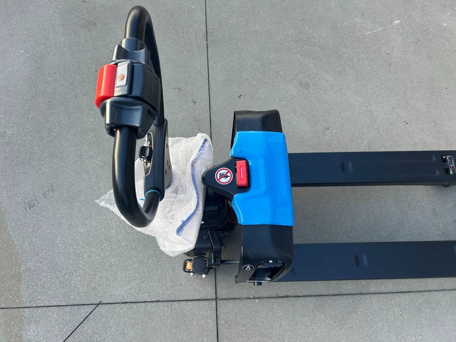 Porta Paletes Elétrico NOVO EP F4 com 2 rodas estabilizadoras