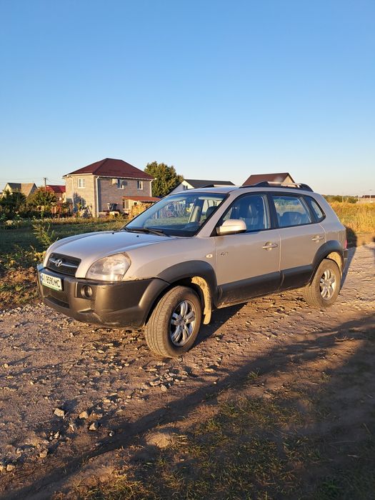 Hyundai Tucson в хорошому стані,  офіційний