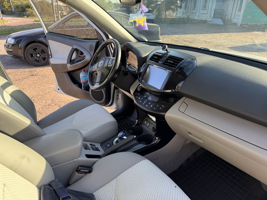 Toyota rav4, electric 42kw запас ходу 150-170км