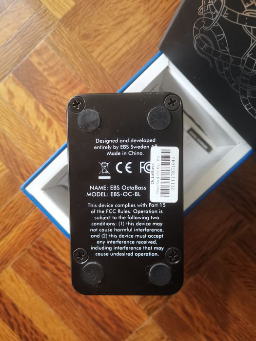 EBS Octabass Blue Label
Pedal octaver para baixo.