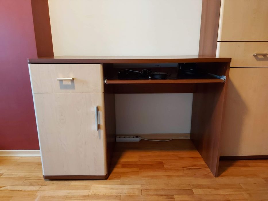 Duże biurko z podwójną szafka