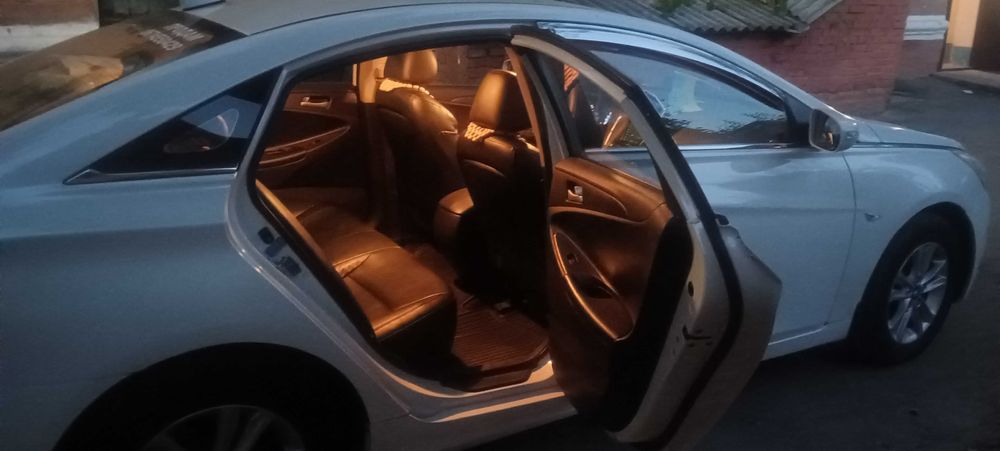 Hyundai Sonata Гибрид 2010 року