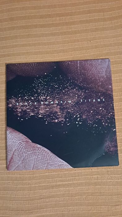 Black Bombaim – Titans