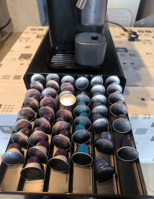 Ekspres do kawy Nespresso + kapsułki