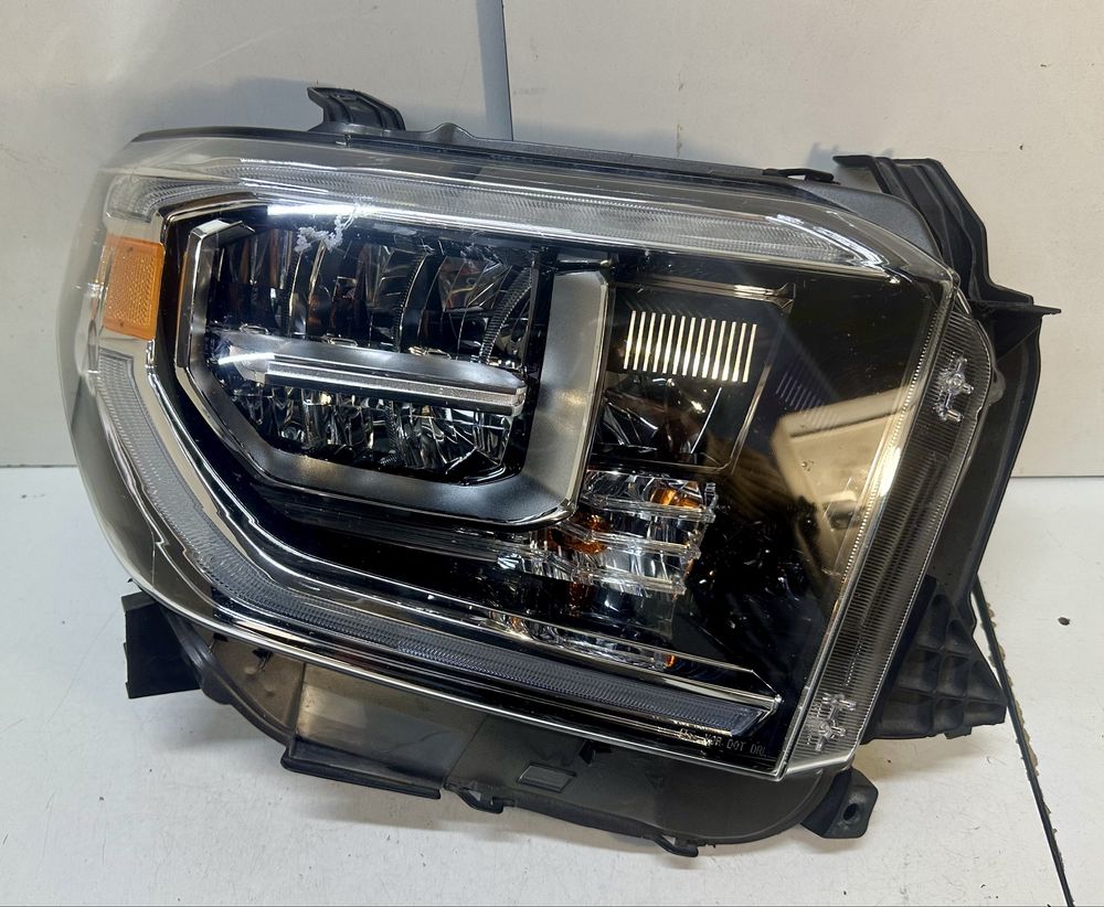 Фара правая Toyota Tundra full led usa 2017 2018 2019 2020 2021