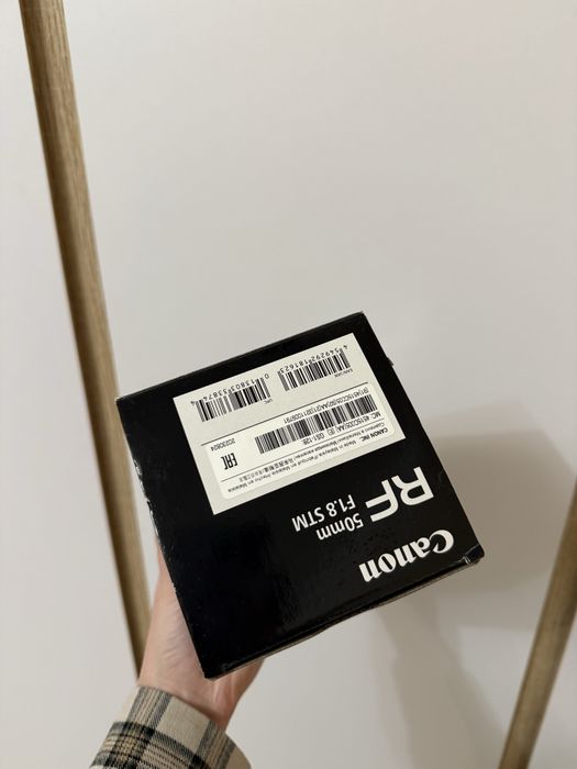 Обєктив Canon rf 50 mm F1.8