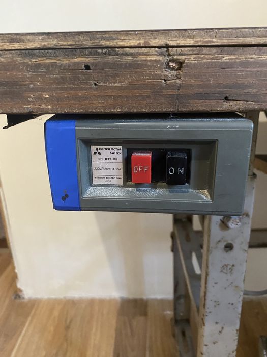 Промисловий оверлок Juki MO816 class df4 зі столом.