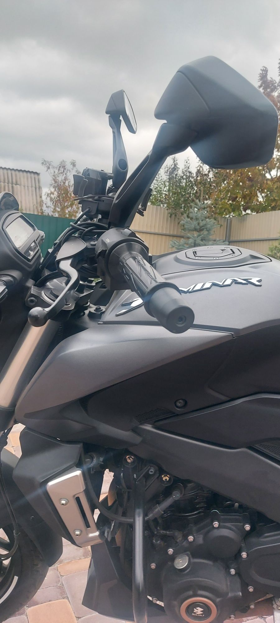 Bajaj dominar D 400