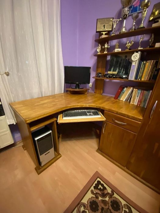 Кутовий комп'ютерний стіл з пеналом