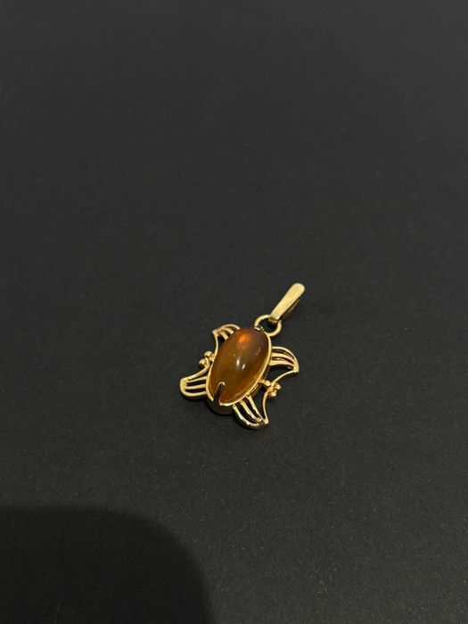 ZŁOTO - Zawieszka z bursztynem 583/3,50g