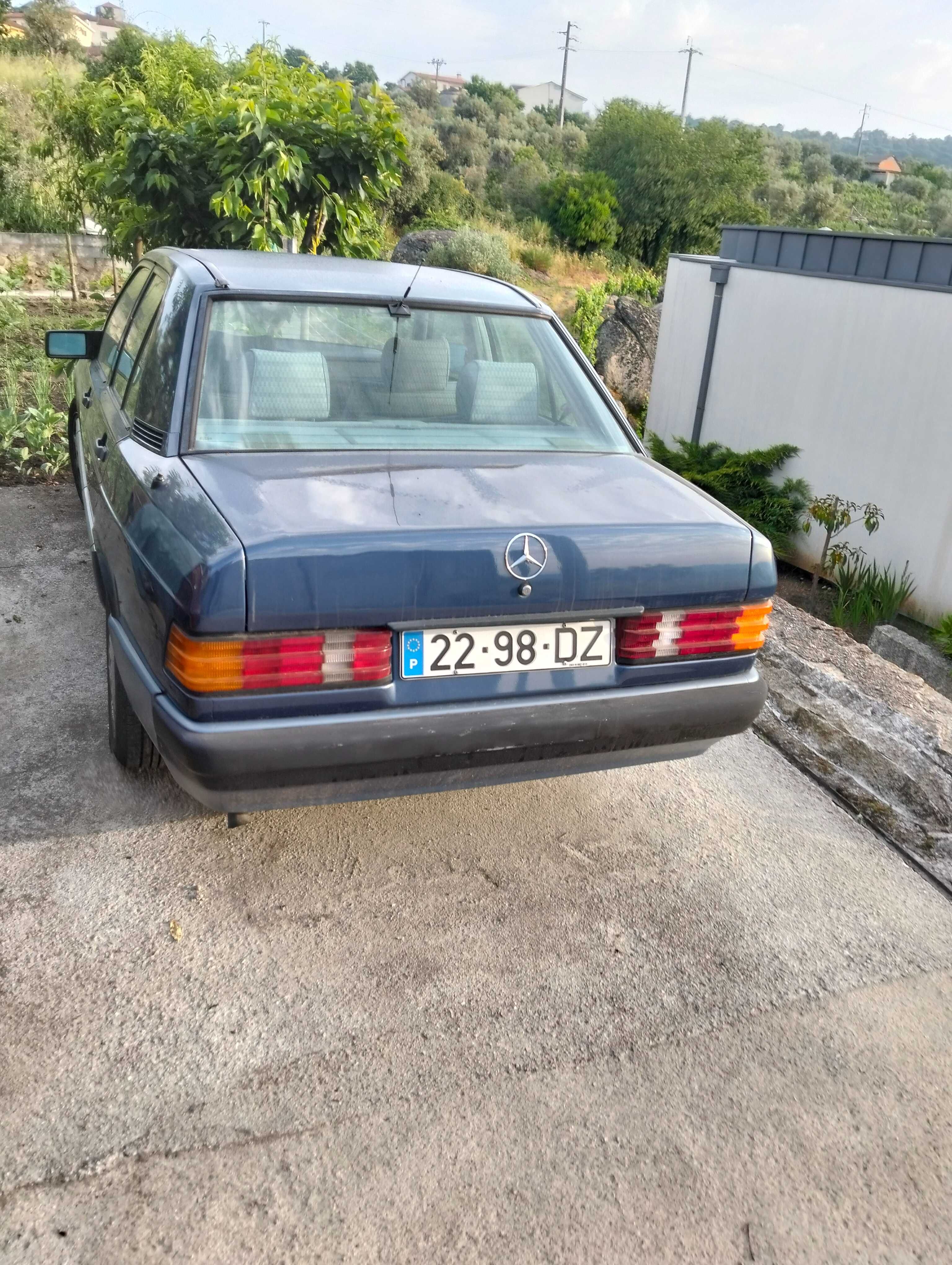 Venda de Mercedes 190 em muito bom estado