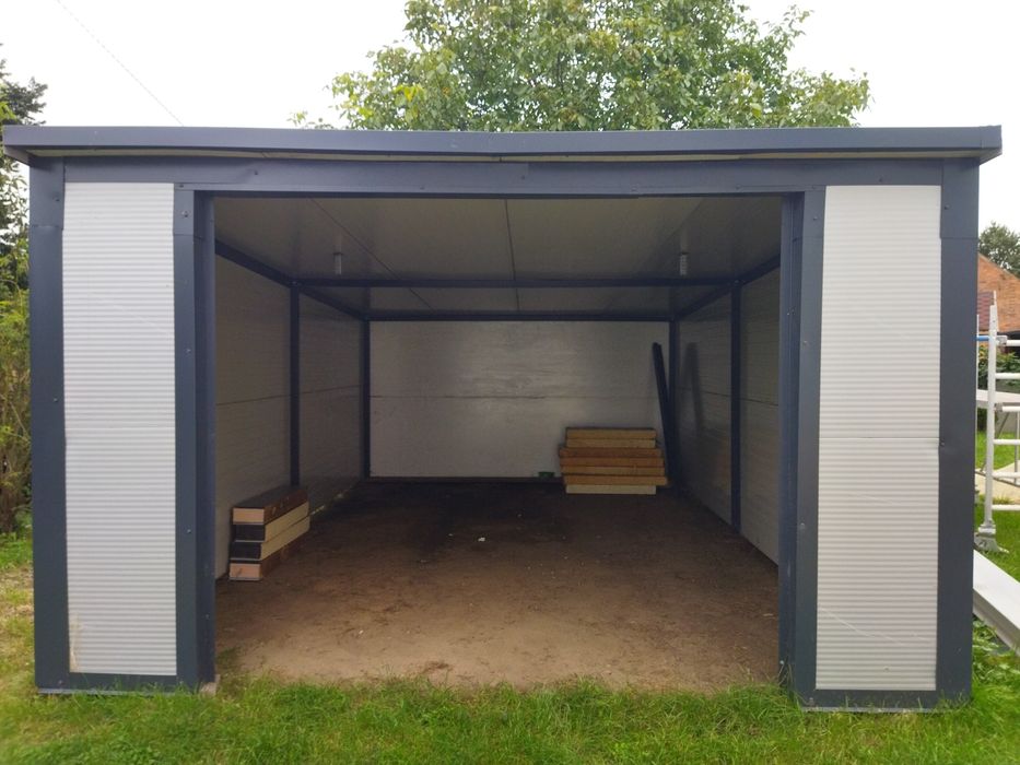 Garaż ocieplany z płyt warstwowych 6,3x4m