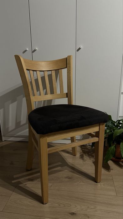 Krzesła 6 sztuk + stół rozkładany drewno