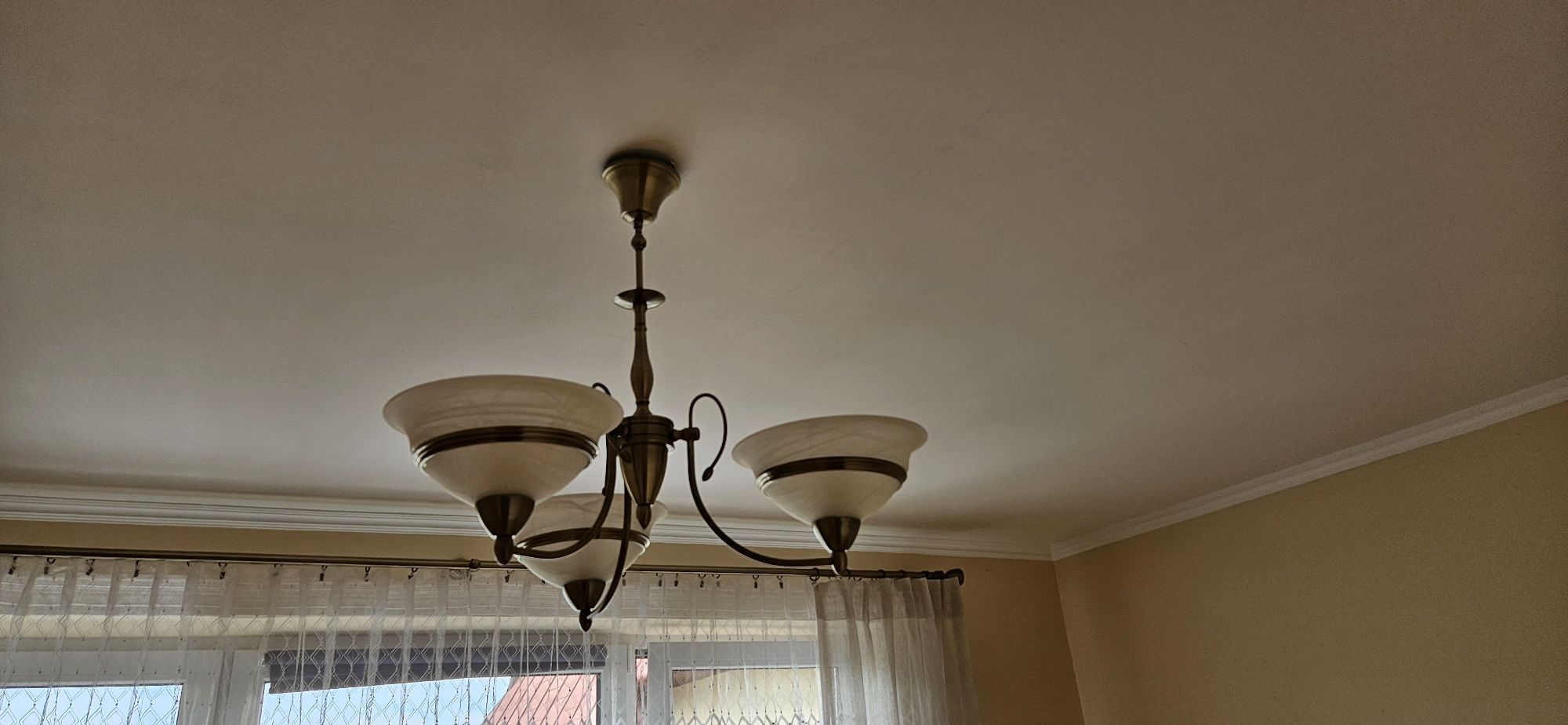 Lampa sufitowa .
