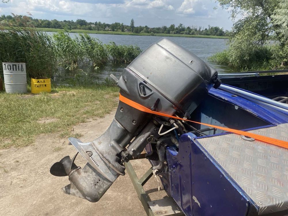 Продам лодку прогрес с мотором