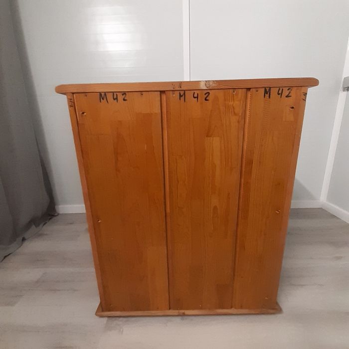 Vendo comoda em pinho mel