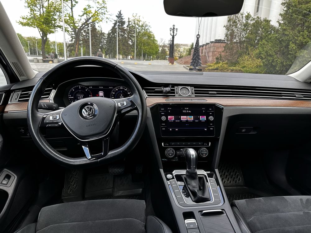 Volkswagen Passat B8 2.0 TDI офіційний