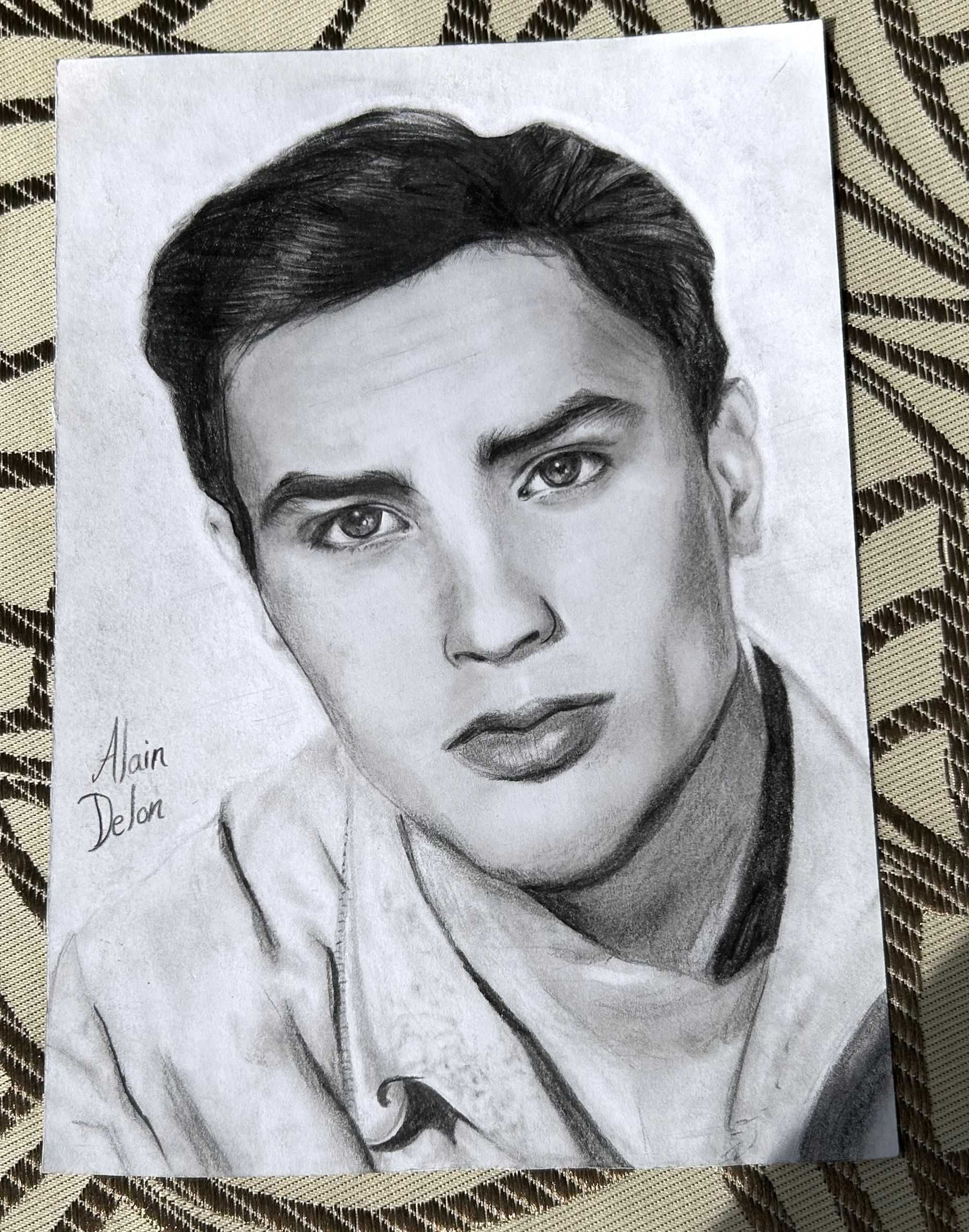 Portret na zamówienie – grafitowy, realistyczny, idealny na prezent