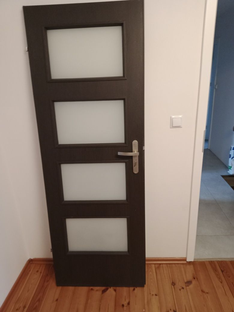 Drzwi wewnętrzne 70 prawe wenge z szybkami