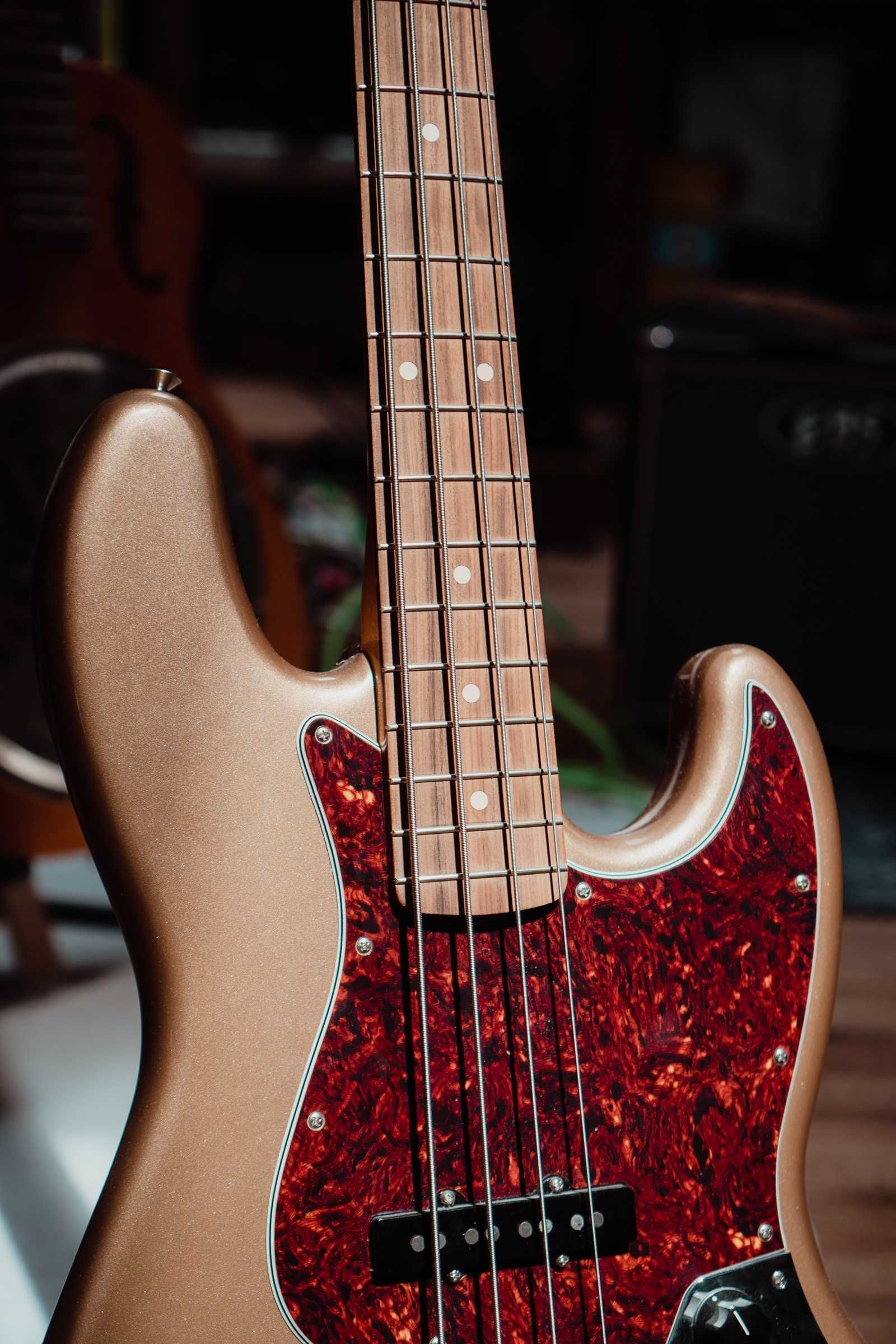 Fender Vintera 60’s Jazz Bass Firemist Gold