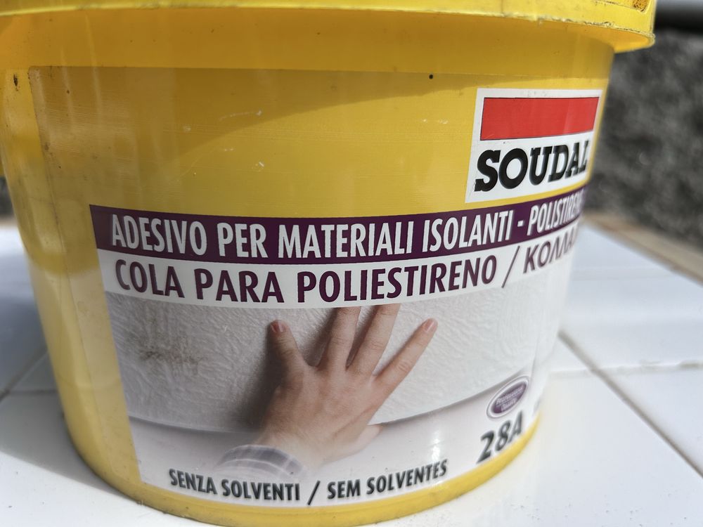 Cola  para  plcas ou ripas poliestireno , marca Soudal