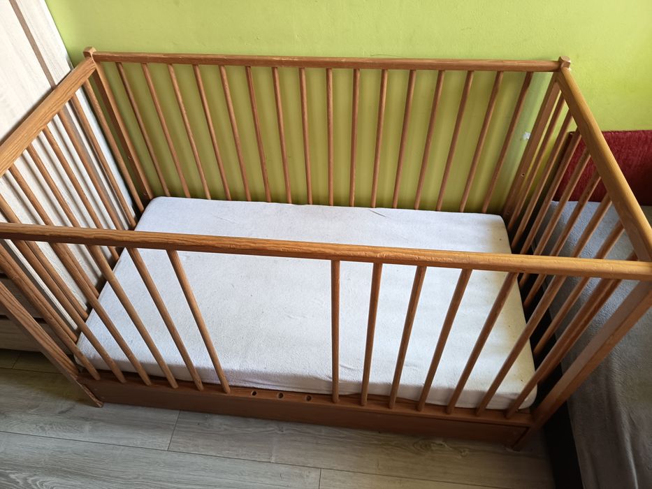 Łóżeczko dziecięce 120x60 cm z szufladą z materacem i pościelą