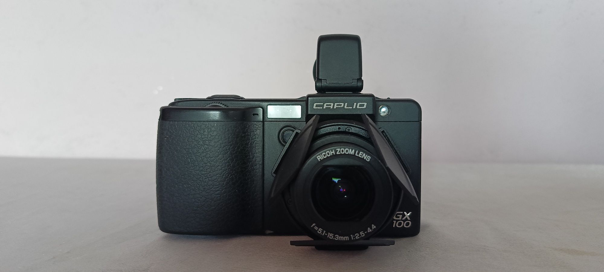 Sprzedam używany aparat fotograficzny Ricoh Caplio GX100 z matrycą CCD