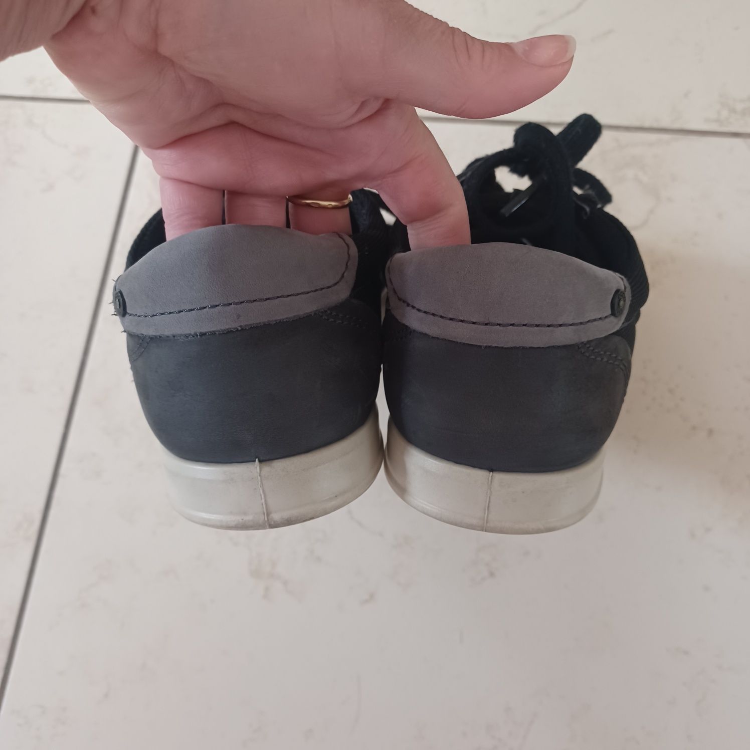 Buty Ecco lekkie wygodne 43