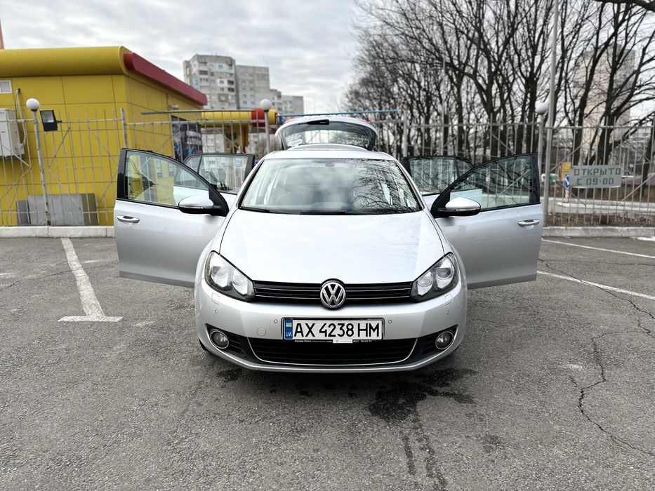 Продам автомобиль VW Golf 2011 официальный