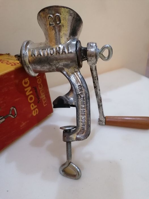 Picador de carne manual SEM USO marca Spong muito ANTIGO