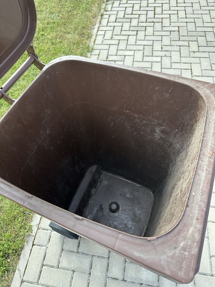 Pojemnik bio duzy, do naprawy