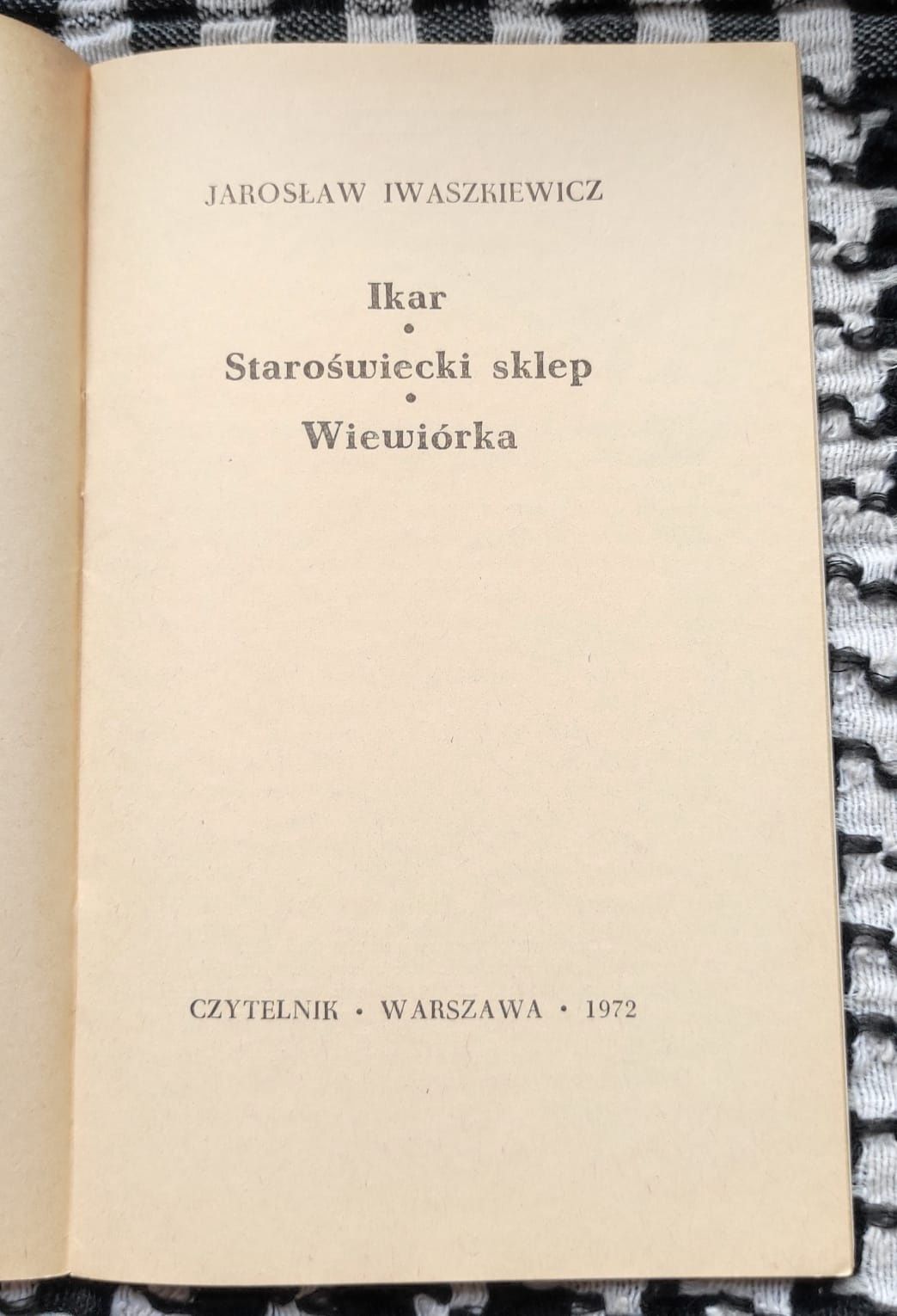 Jarosław Iwaszkiewicz - Ikar / Staroświecki sklep / Wiewiórka