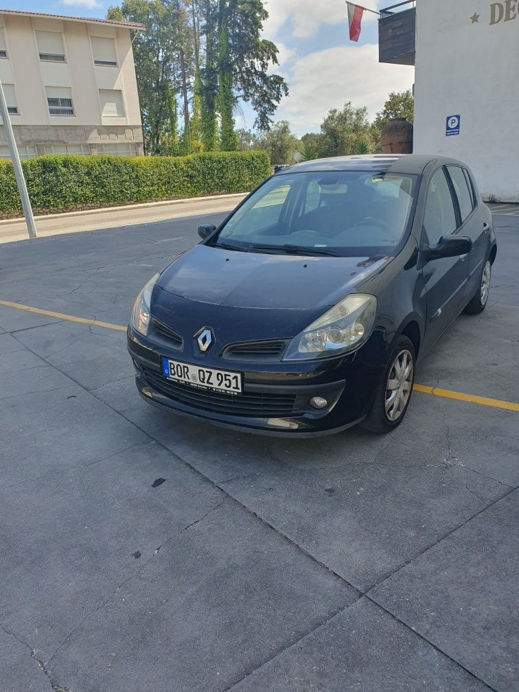 Renault clio com matricula estrangeira