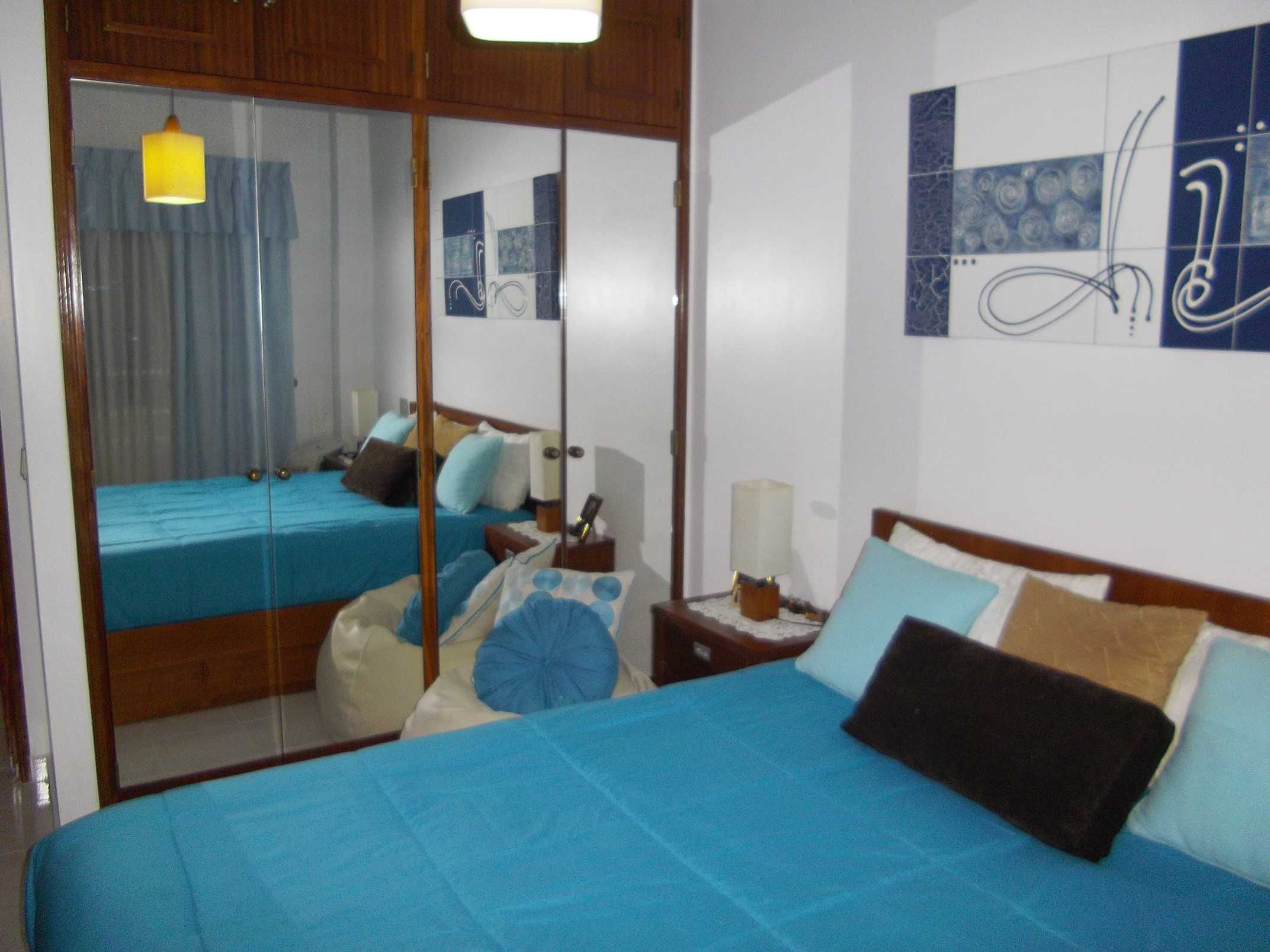 Cama + 2 Mesas cabeçeira + colchão + Puff