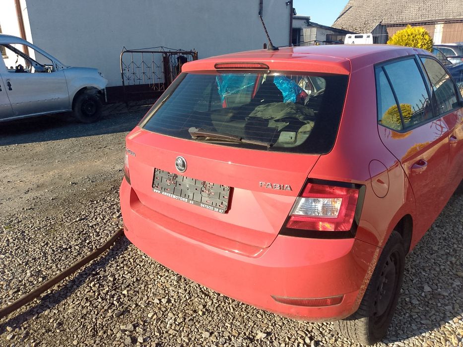 SKODA FABIA III klapa tylna kompletna hatchback 5 drzwi 8151