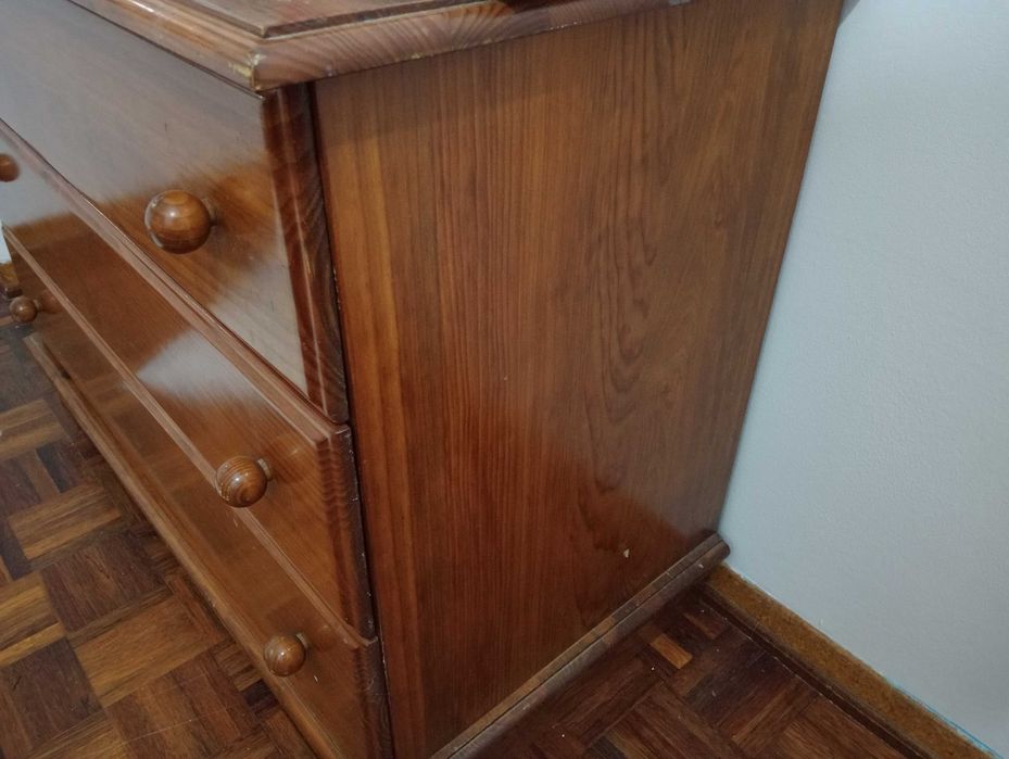 Vendo Cómoda de Madeira