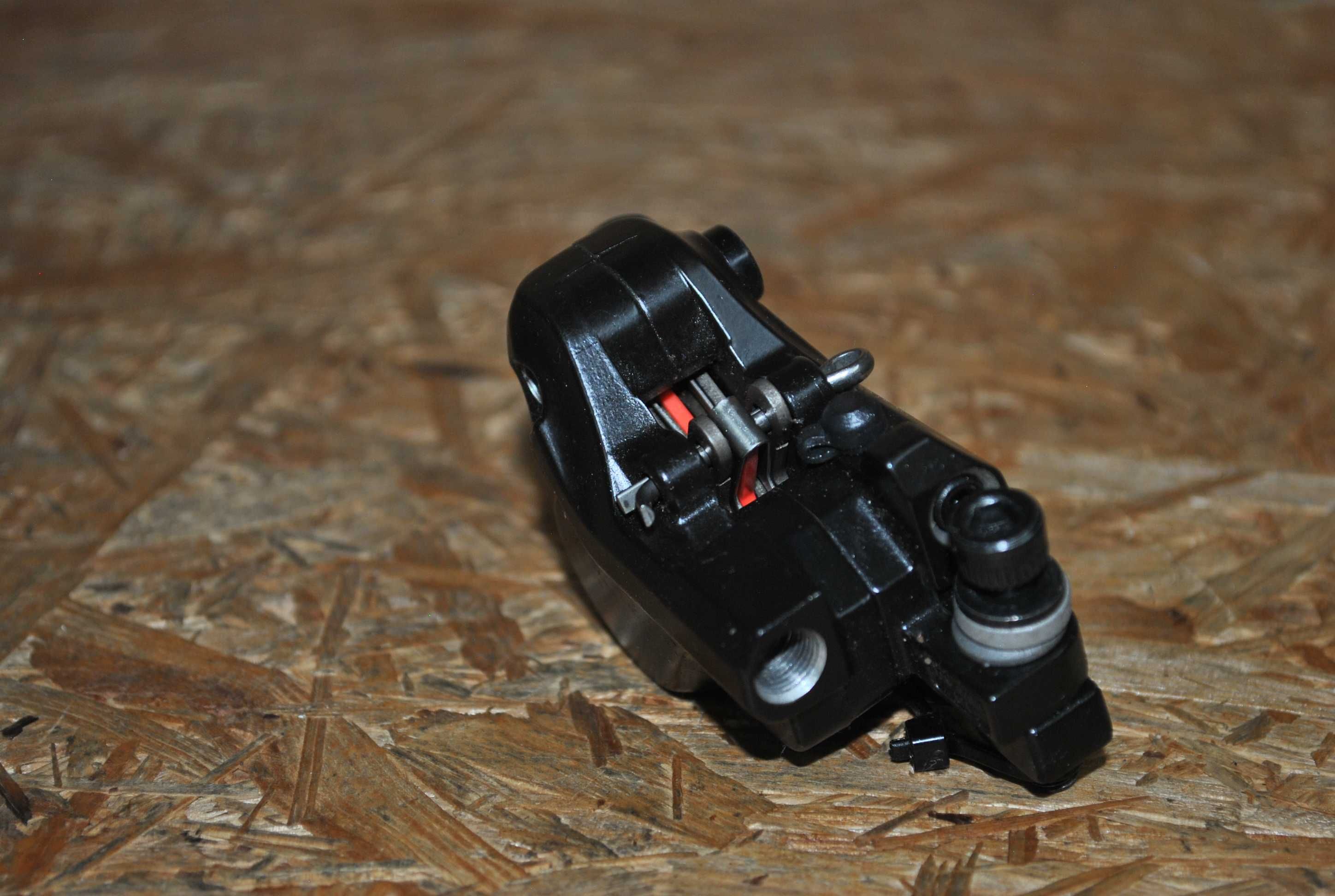 SHIMANO BR-M395 - Zacisk hamulca tarczowego z adapterem