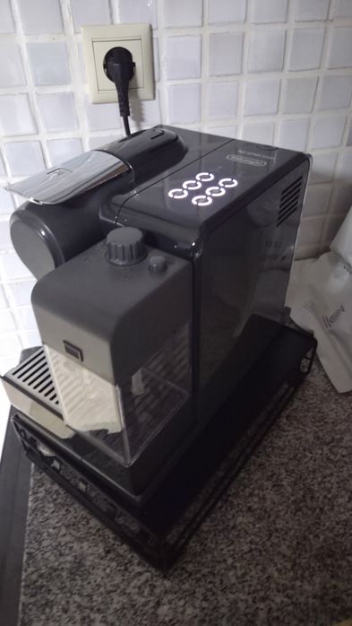 Maquina de Café Nespresso Delonghi Lattissima