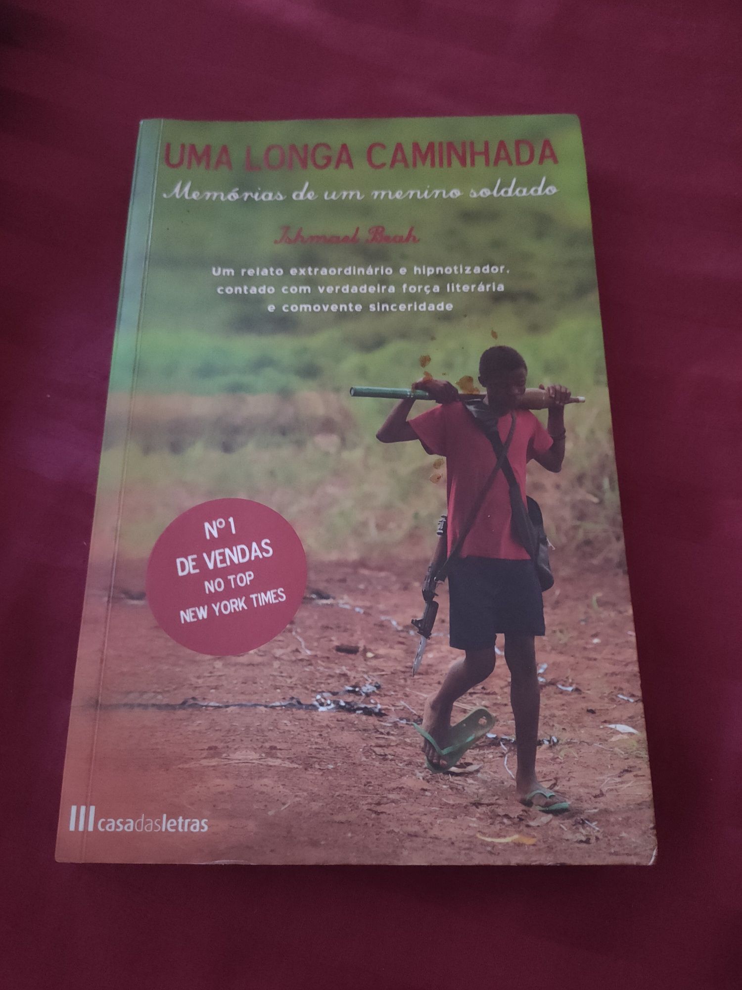 Uma Longa Caminhada: Memórias de um menino soldado
Adicionado por AMen